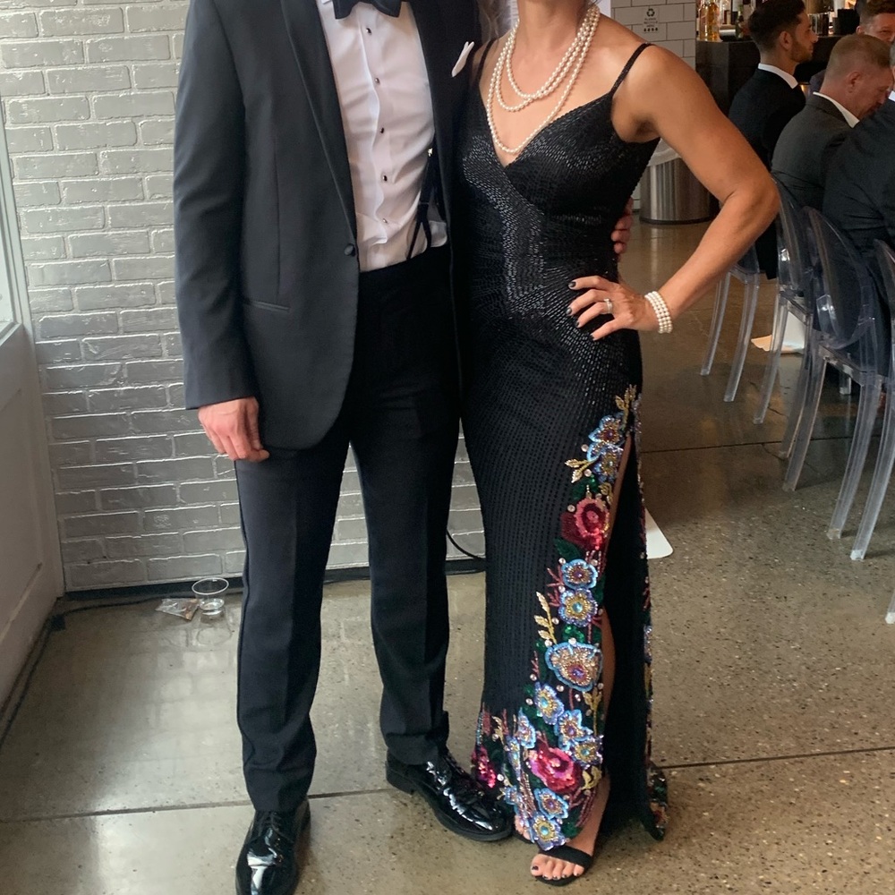 Elegant Black Evening Gown with Floral Embroidery